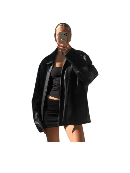 90s oversized women’s jacket with relaxed fit and vintage style look.